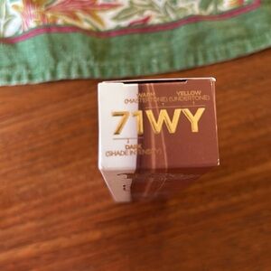 UD Stay Naked Weightless Liquid Concealer 71WY Dark Warm Yellow